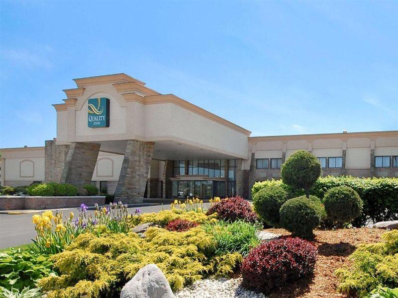 Quality Inn & Conference Center Somerset Bagian luar foto