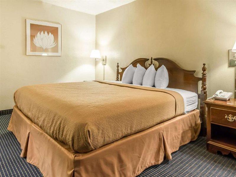 Quality Inn & Conference Center Somerset Bagian luar foto