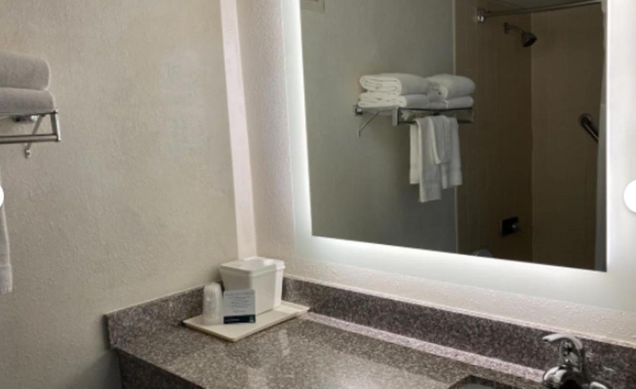 Quality Inn & Conference Center Somerset Bagian luar foto