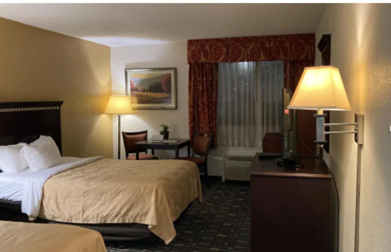 Quality Inn & Conference Center Somerset Bagian luar foto