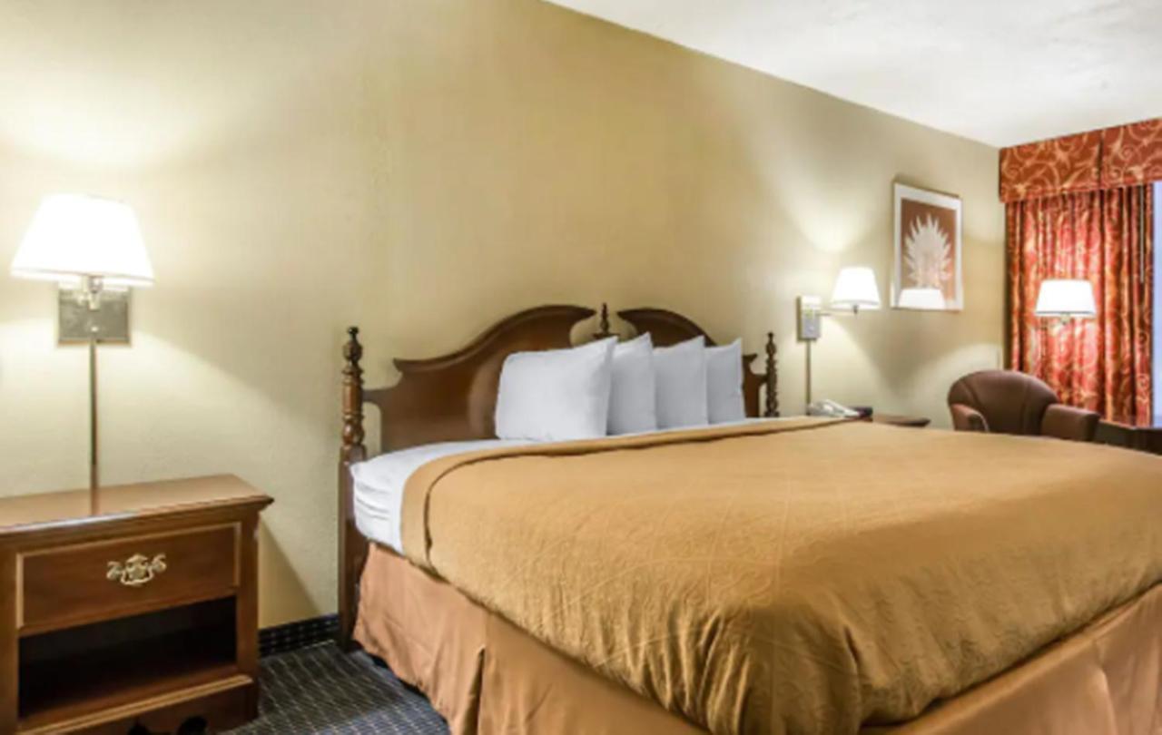 Quality Inn & Conference Center Somerset Bagian luar foto