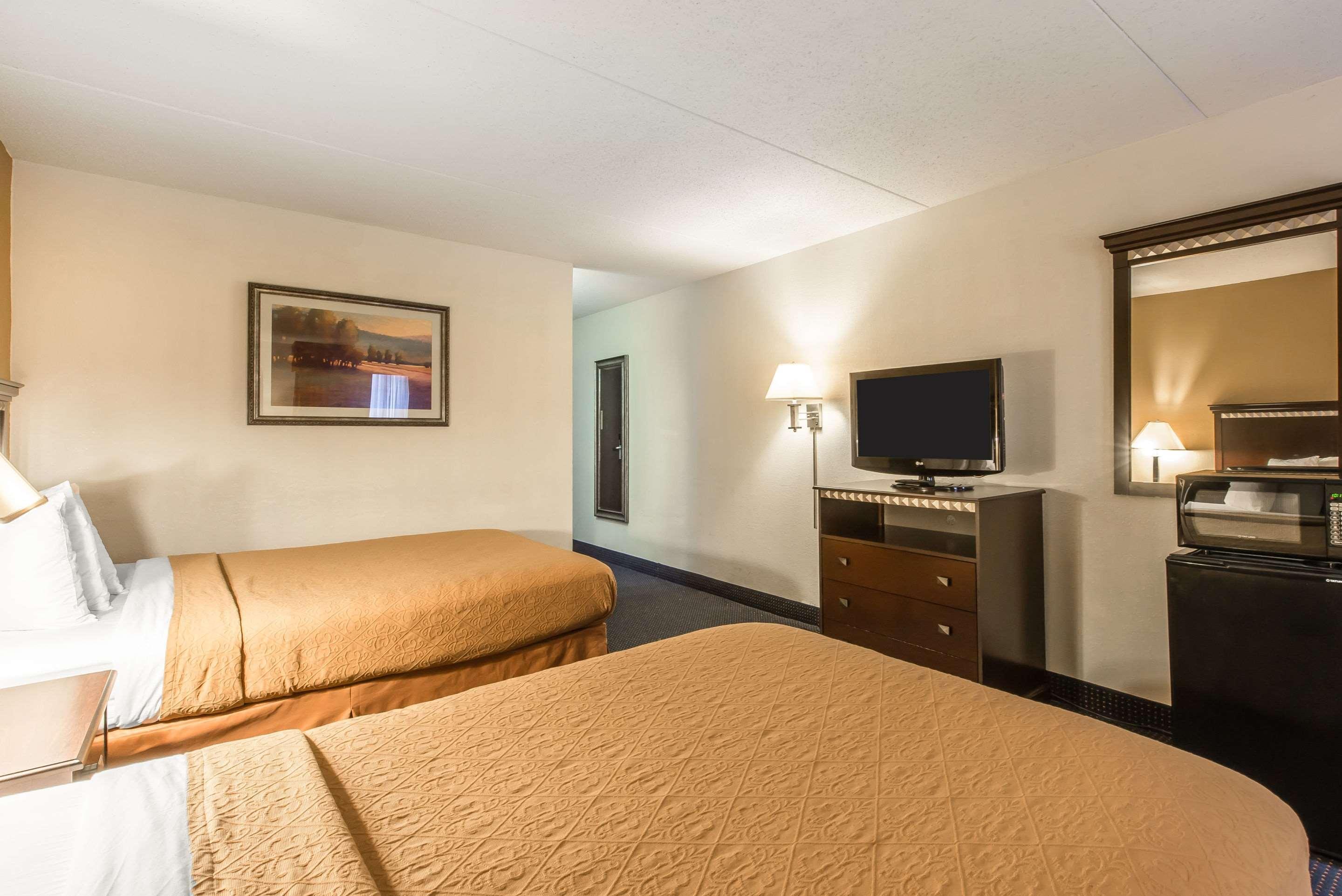 Quality Inn & Conference Center Somerset Bagian luar foto