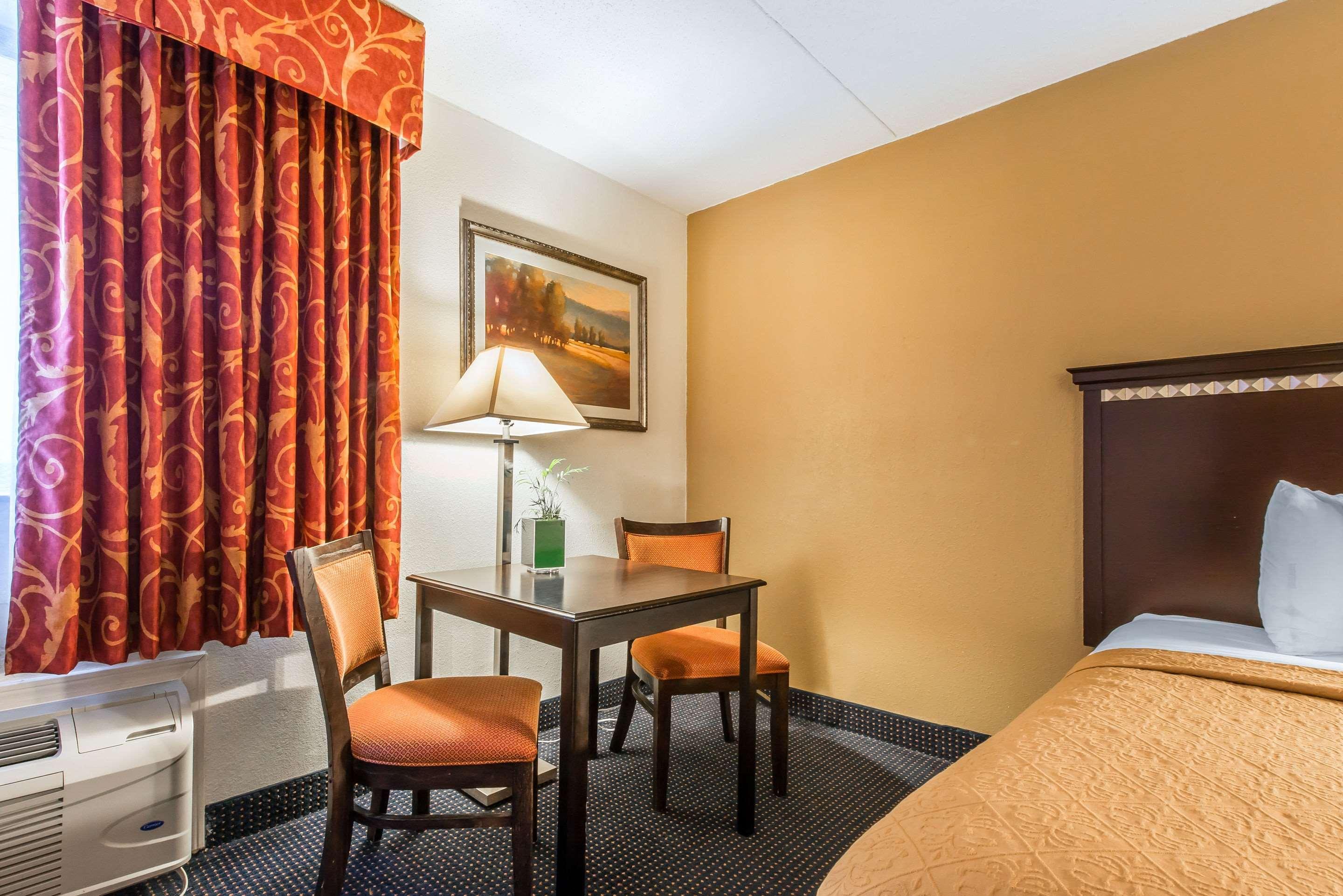 Quality Inn & Conference Center Somerset Bagian luar foto