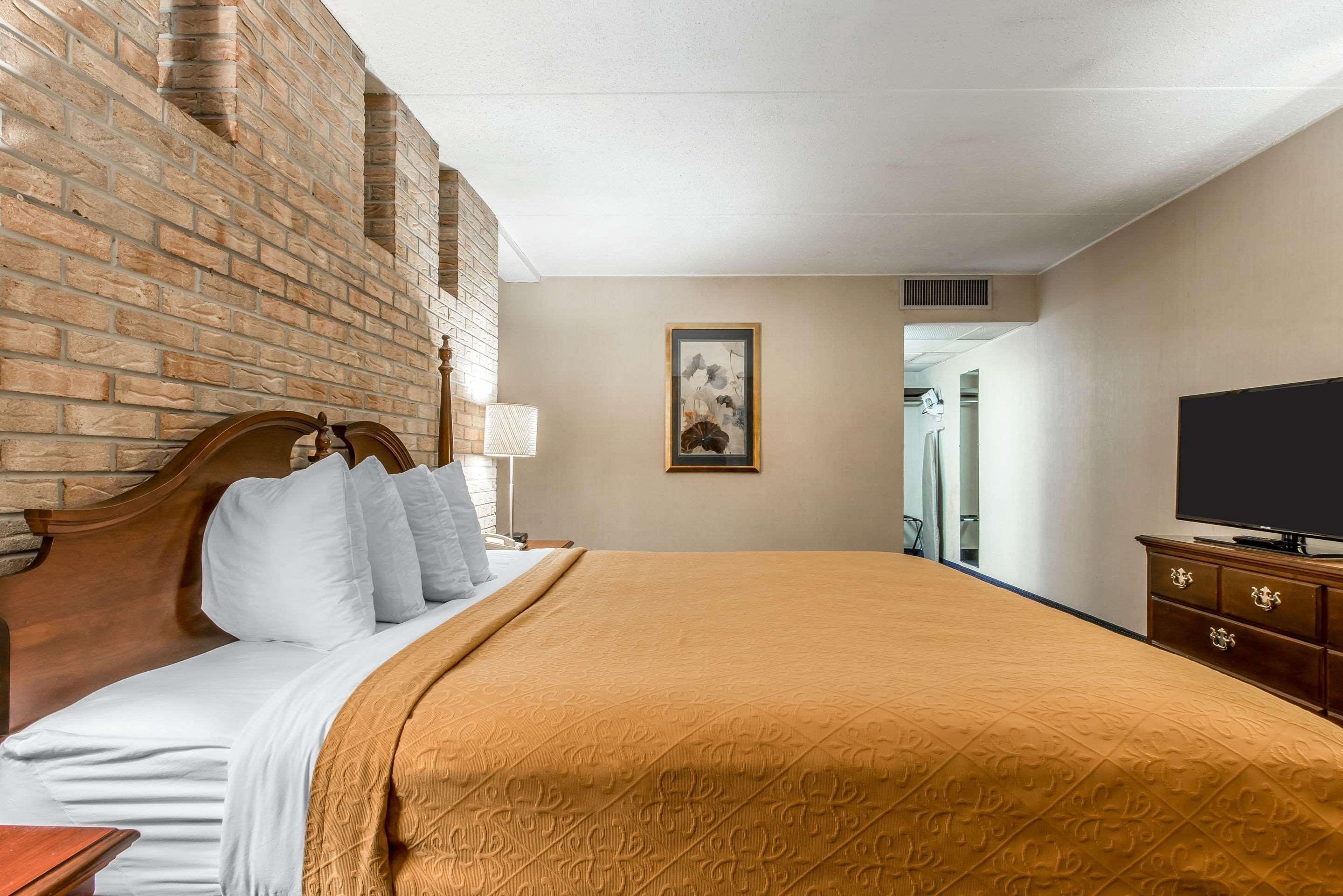 Quality Inn & Conference Center Somerset Bagian luar foto