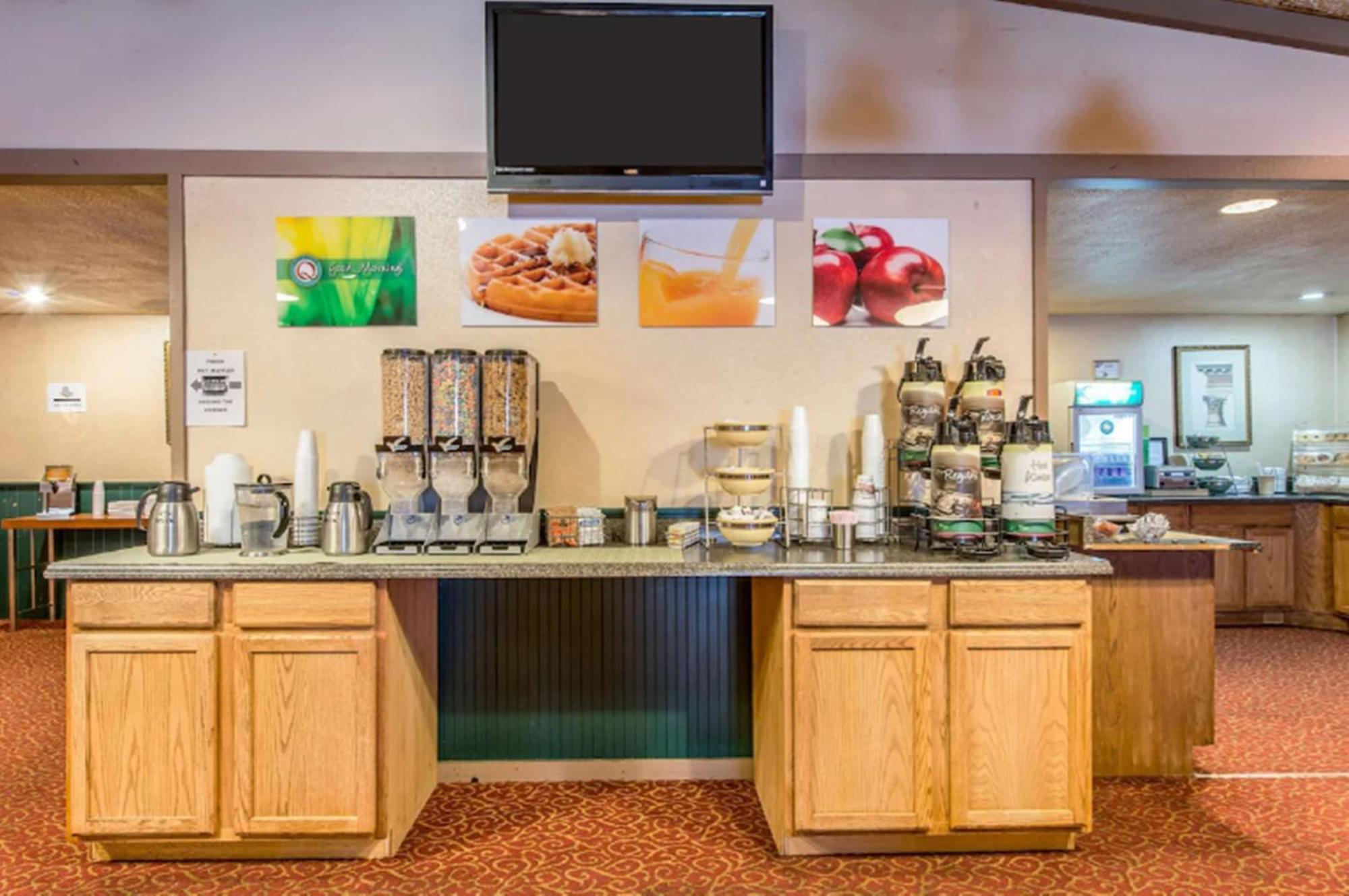 Quality Inn & Conference Center Somerset Bagian luar foto