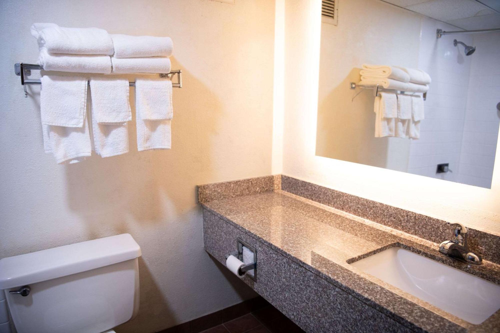 Quality Inn & Conference Center Somerset Bagian luar foto