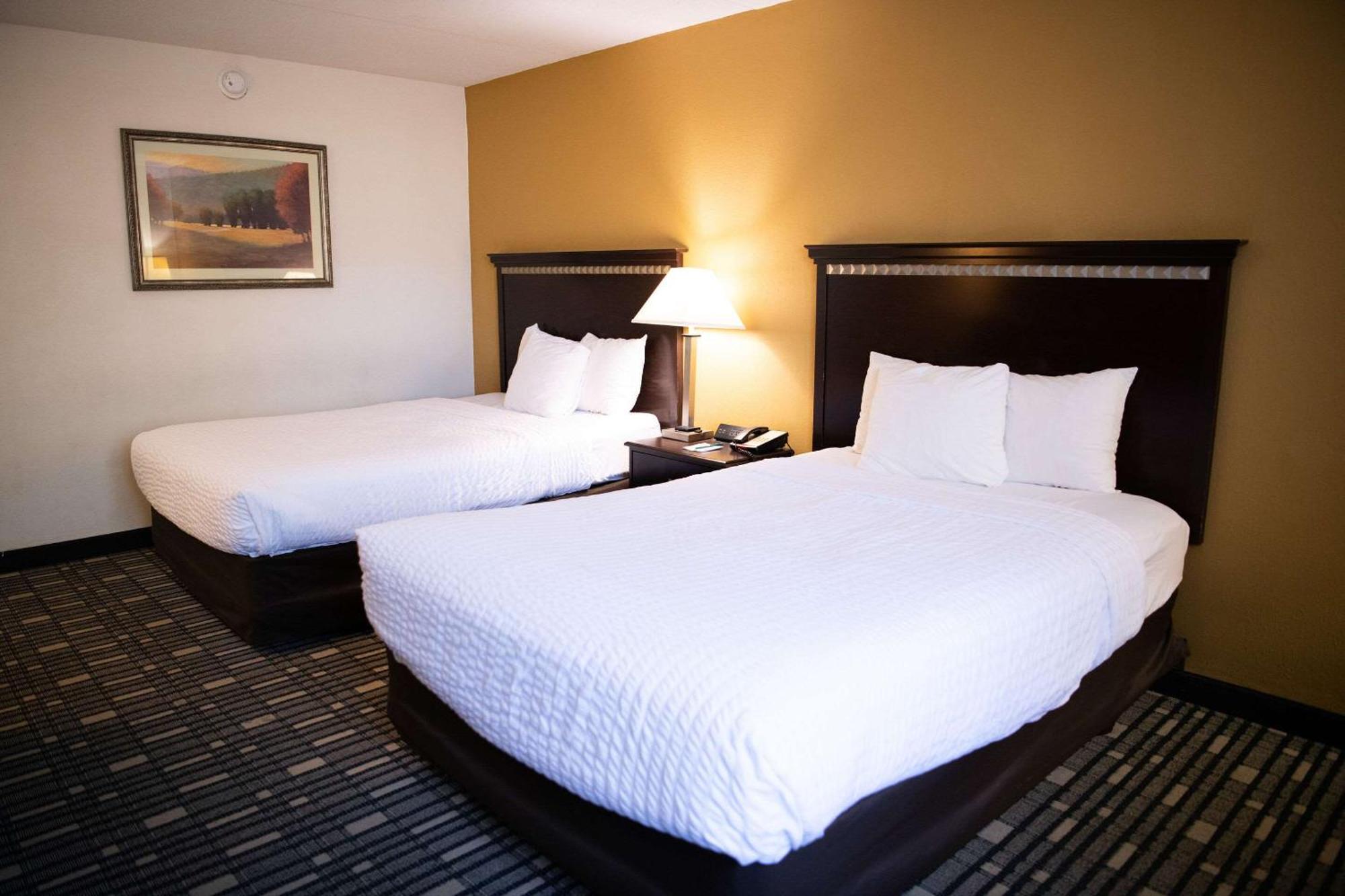 Quality Inn & Conference Center Somerset Bagian luar foto