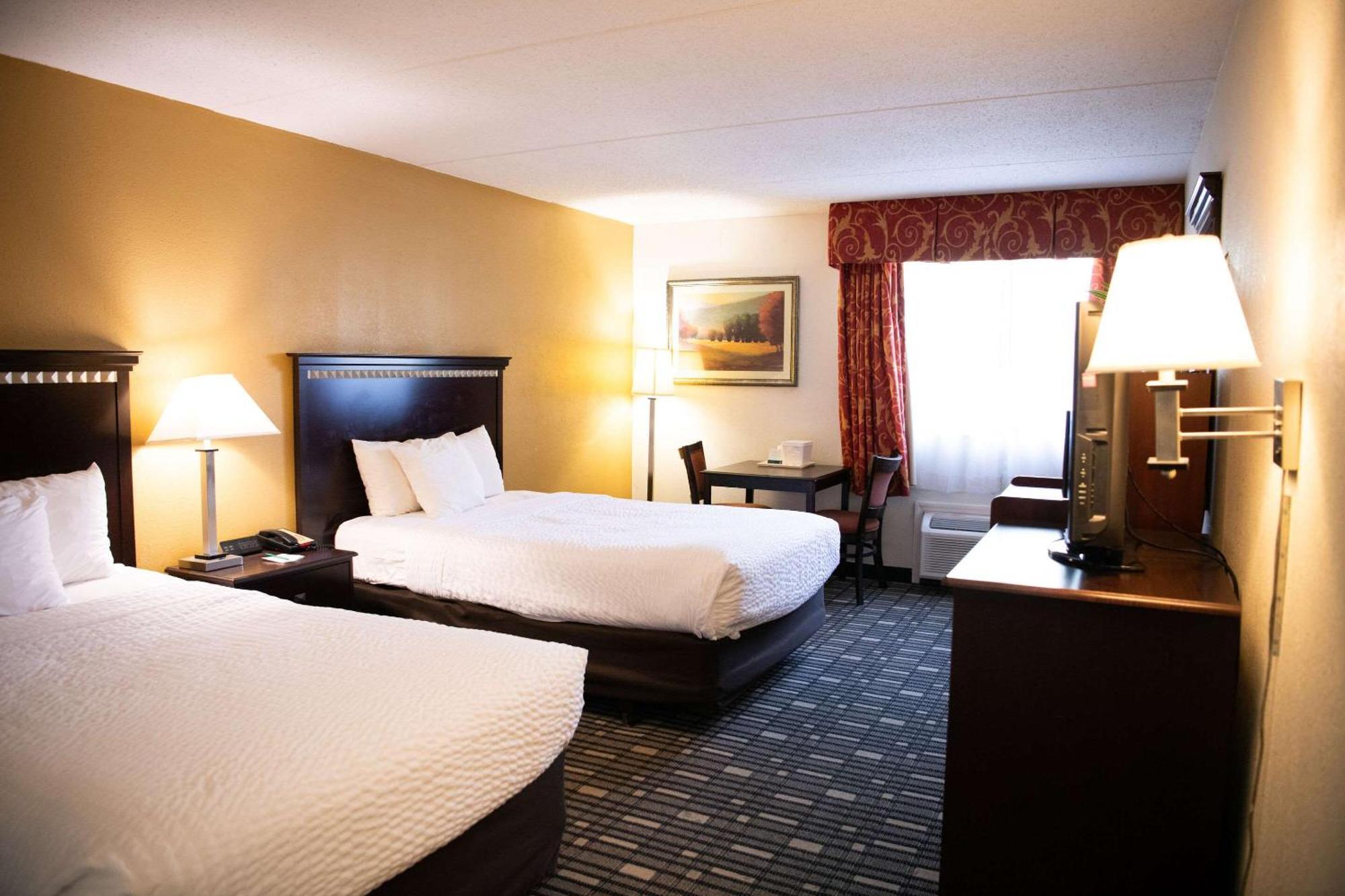 Quality Inn & Conference Center Somerset Bagian luar foto