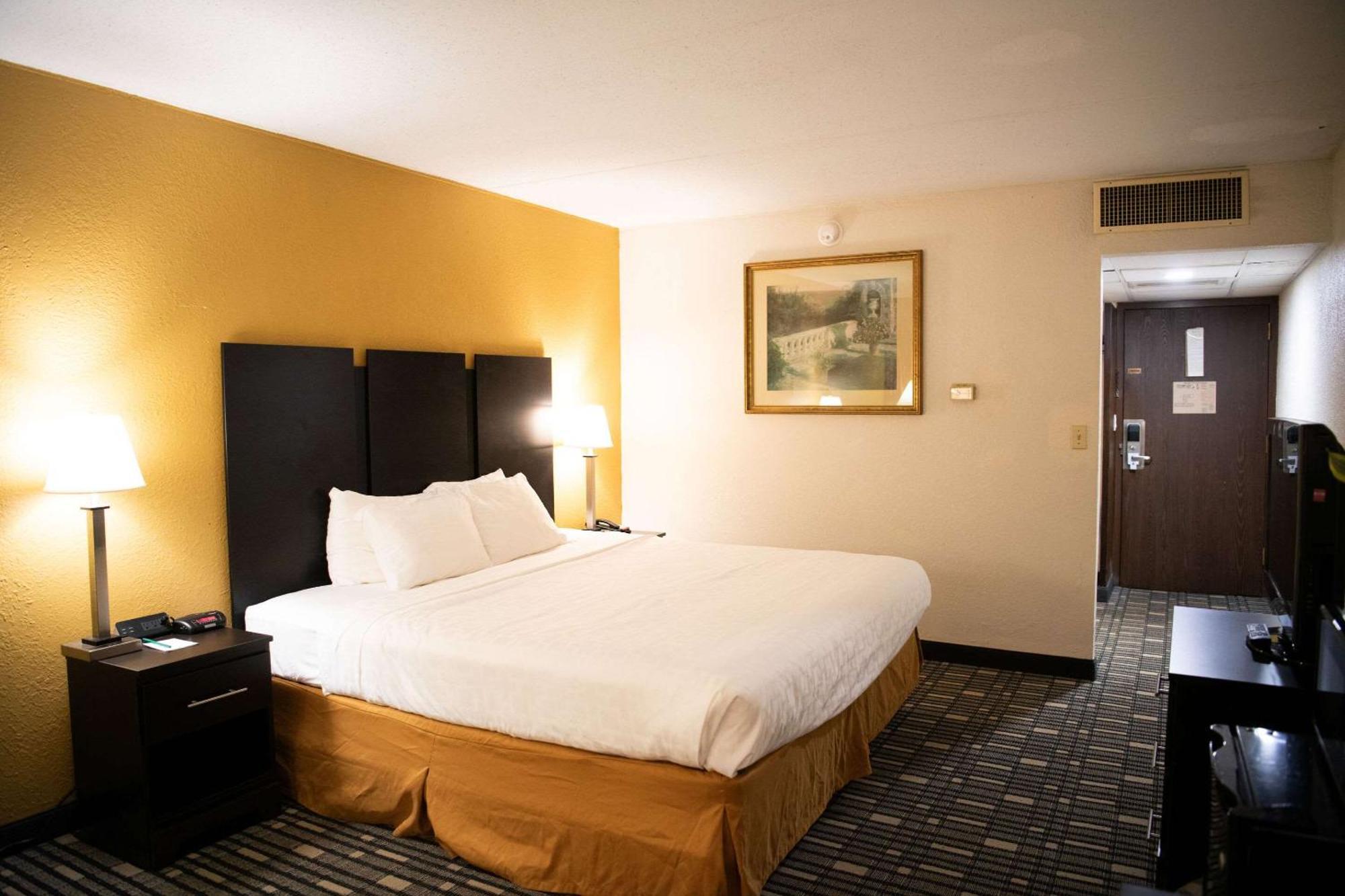 Quality Inn & Conference Center Somerset Bagian luar foto