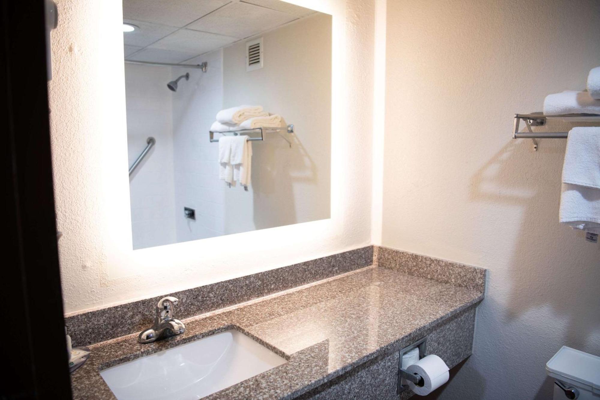 Quality Inn & Conference Center Somerset Bagian luar foto