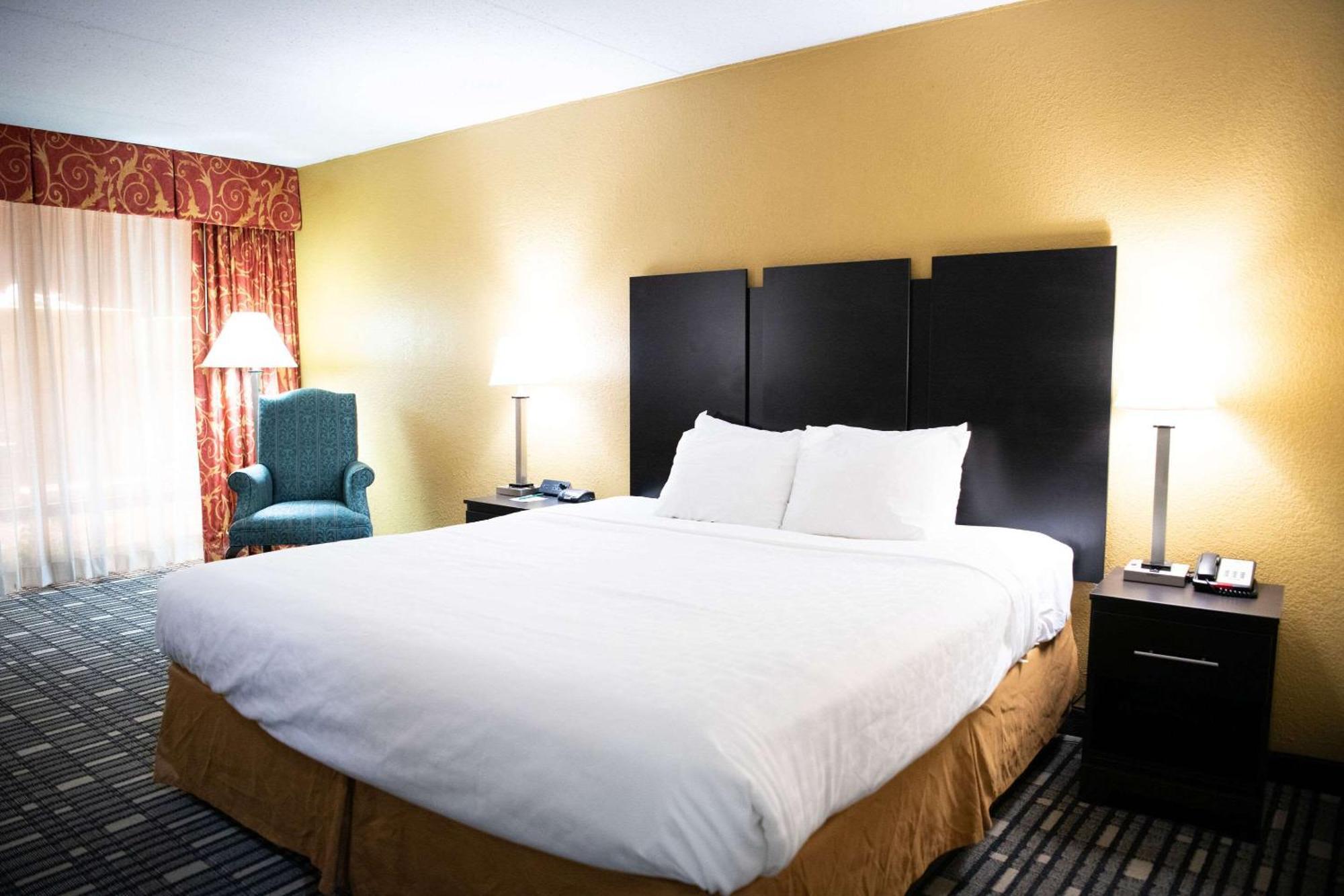 Quality Inn & Conference Center Somerset Bagian luar foto