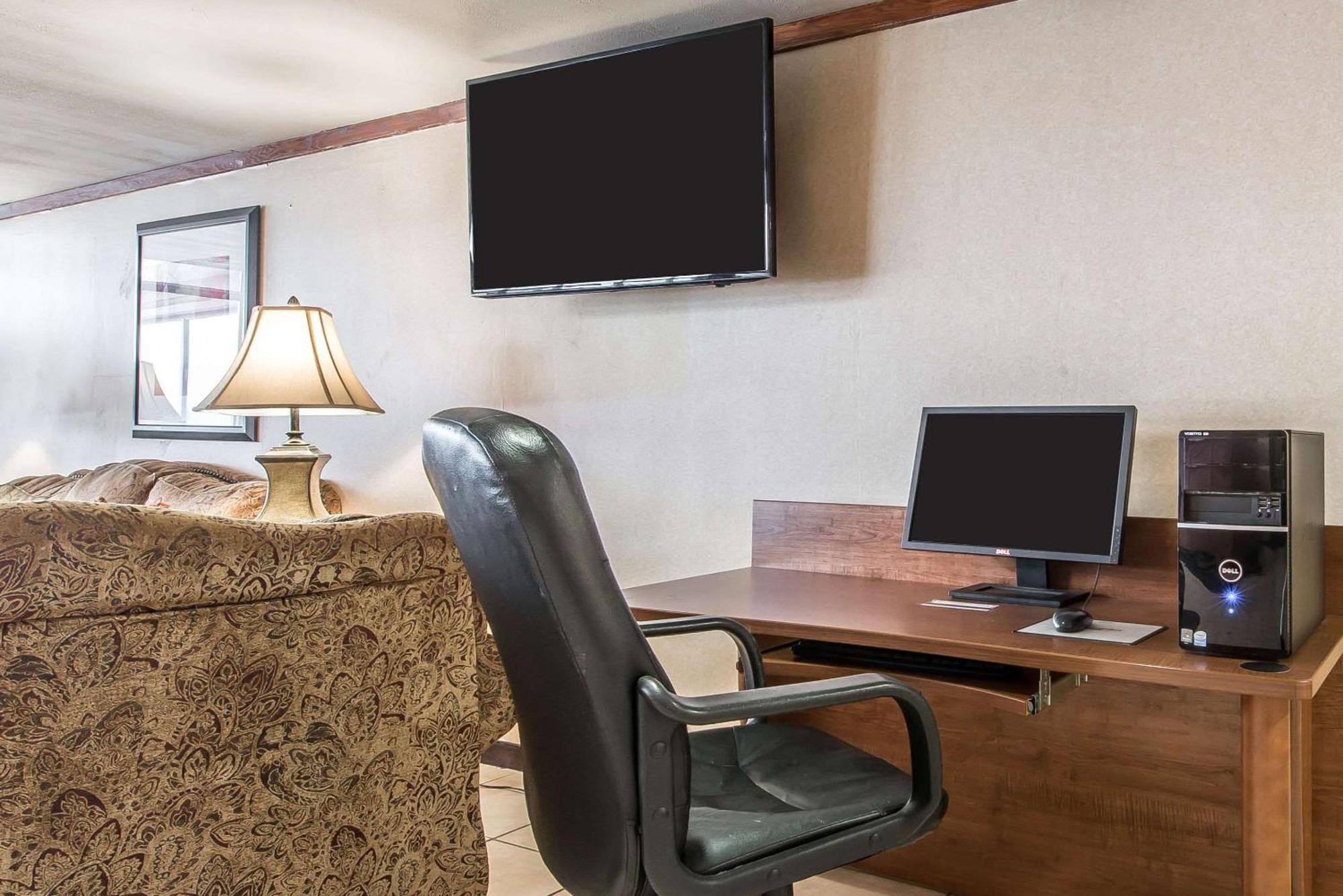 Quality Inn & Conference Center Somerset Bagian luar foto