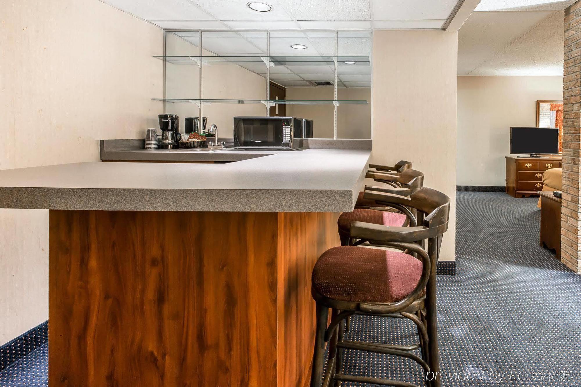 Quality Inn & Conference Center Somerset Bagian luar foto