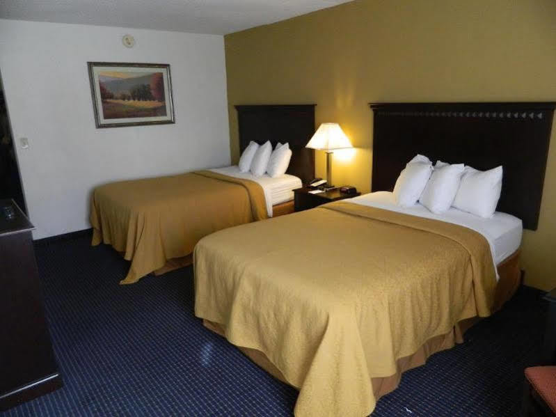 Quality Inn & Conference Center Somerset Bagian luar foto