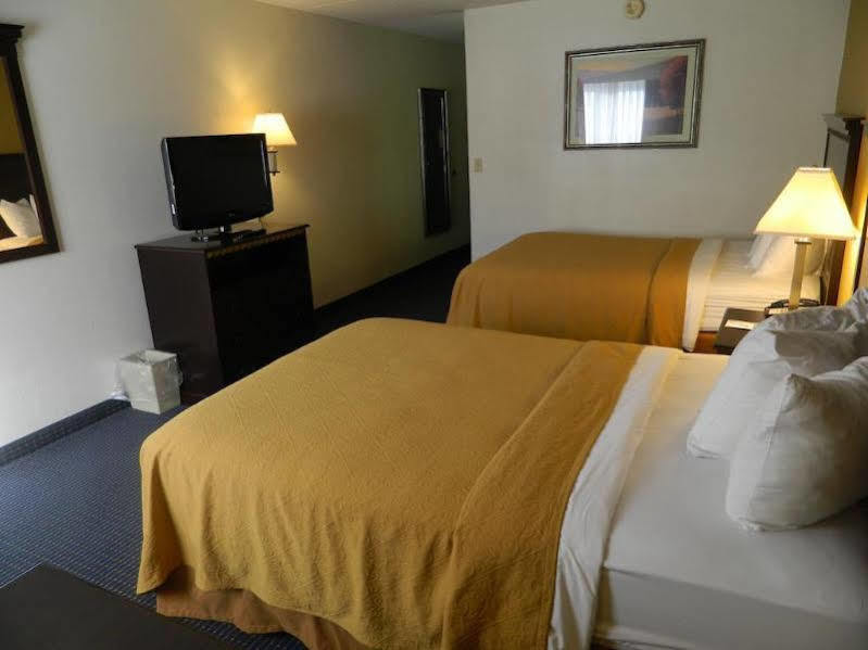 Quality Inn & Conference Center Somerset Bagian luar foto